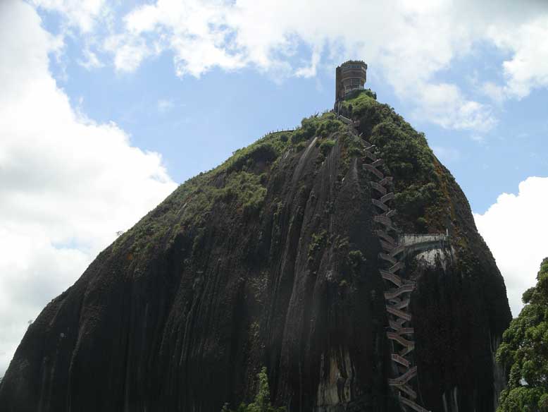 el famoso peñol y la horterada de su torre
